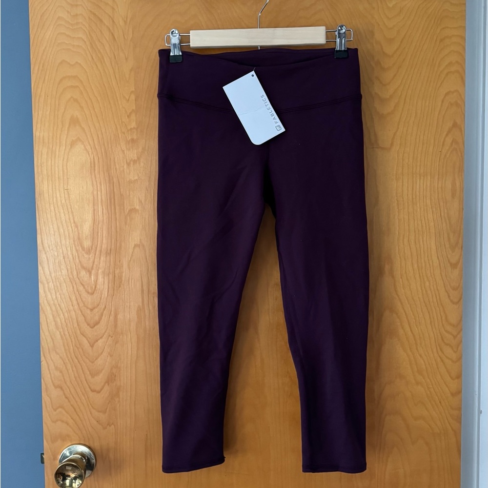 Fabletics Salar Capri Maroon